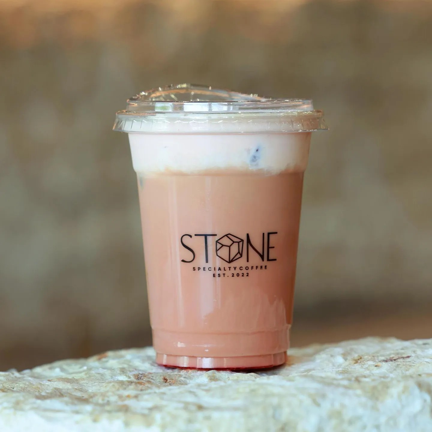 Menu iced strawberry latte
