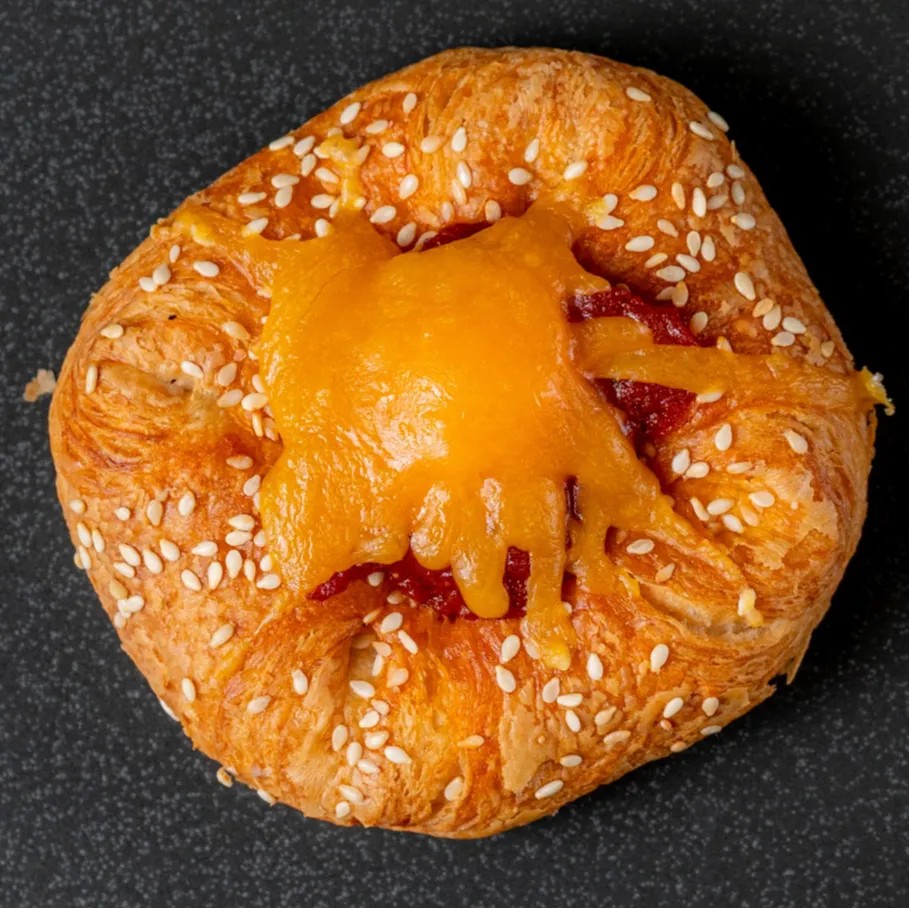 Menu tomato cheese danish